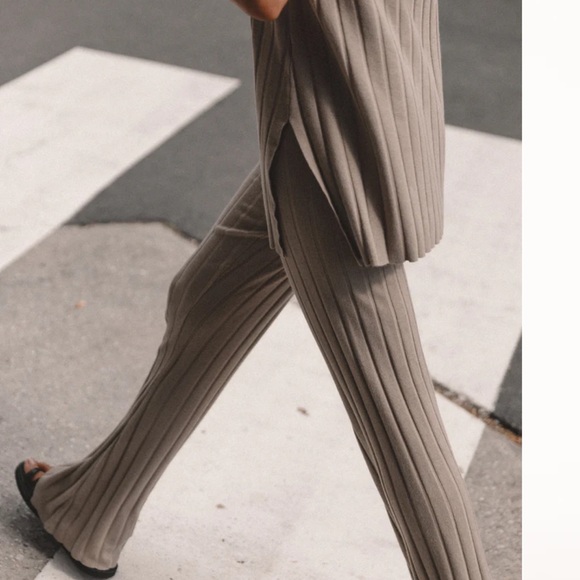 Petal and Pup taupe sleeveless sweater and pant set - Picture 2 of 6